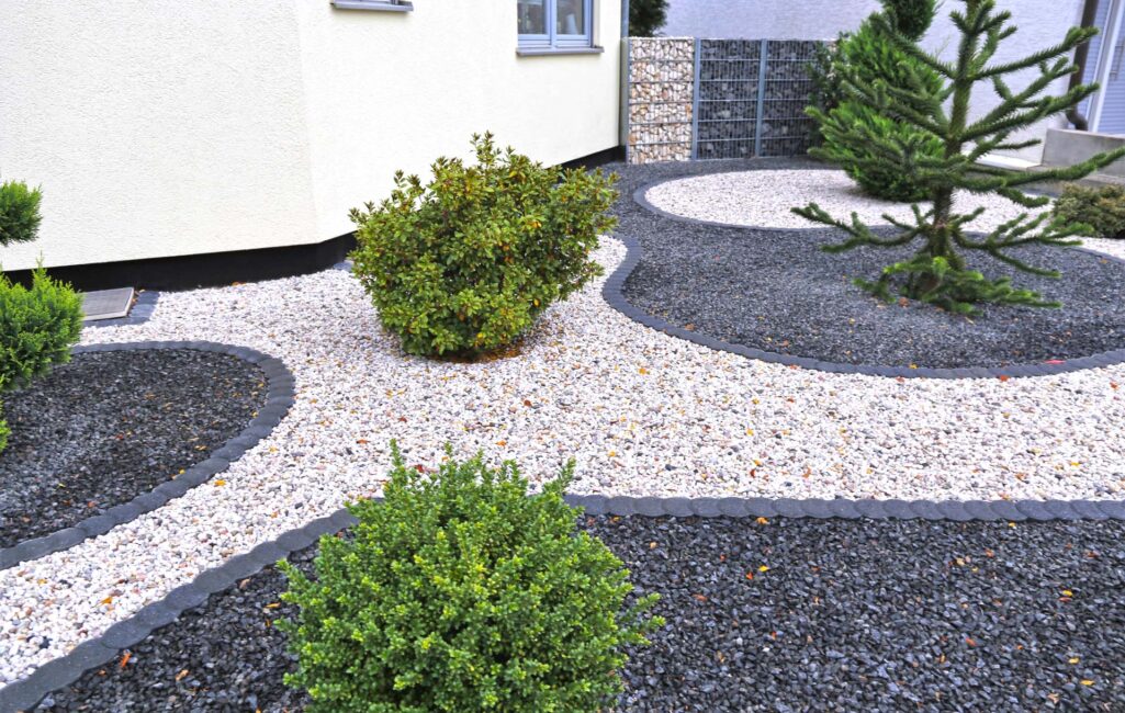 Modern front garden with decorative gravel